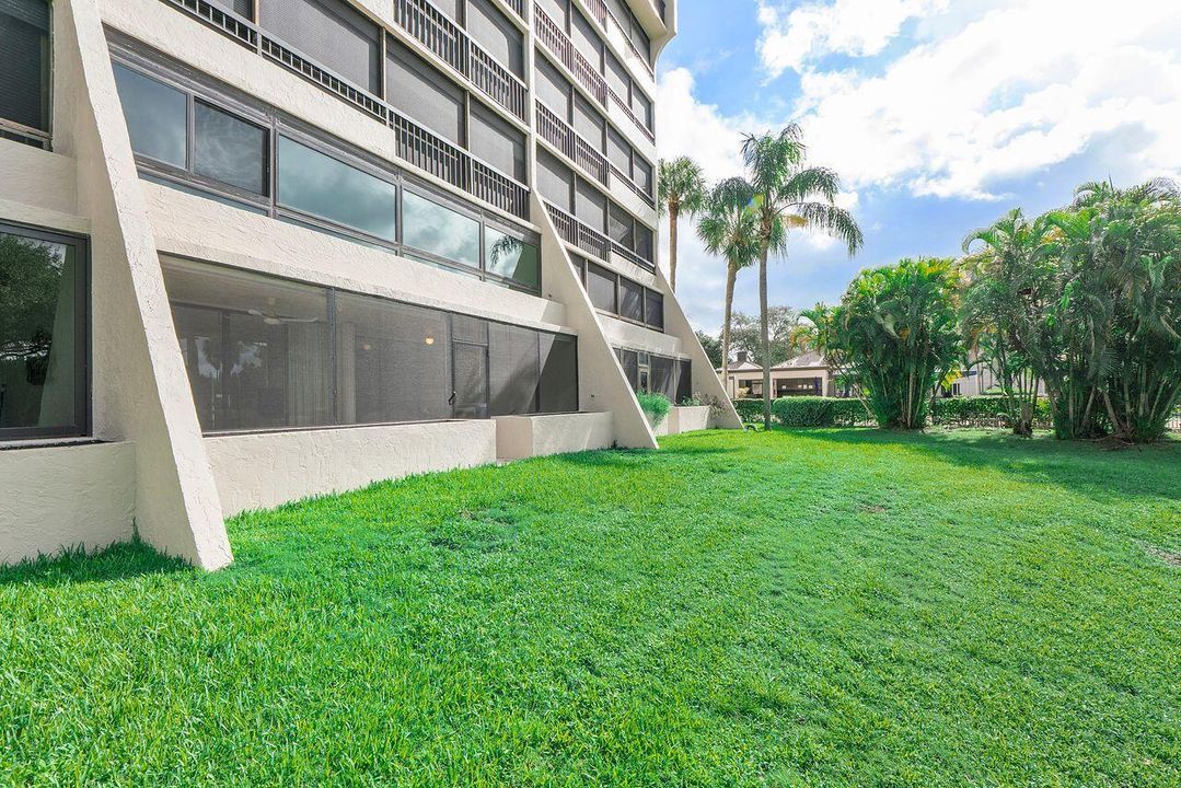 Active With Contract: $179,900 (2 beds, 2 baths, 1207 Square Feet)