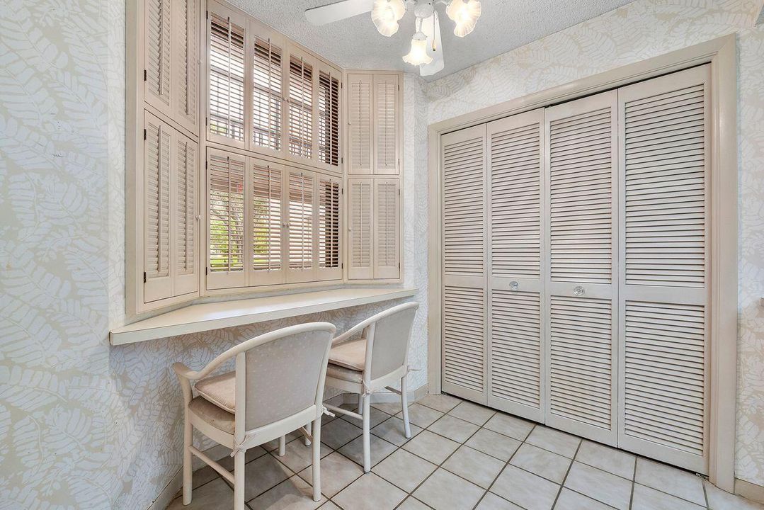 Active With Contract: $179,900 (2 beds, 2 baths, 1207 Square Feet)