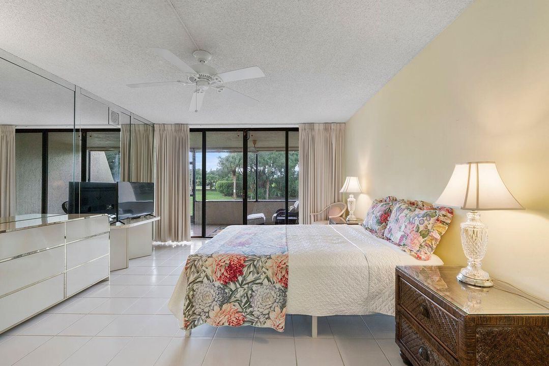 Active With Contract: $179,900 (2 beds, 2 baths, 1207 Square Feet)