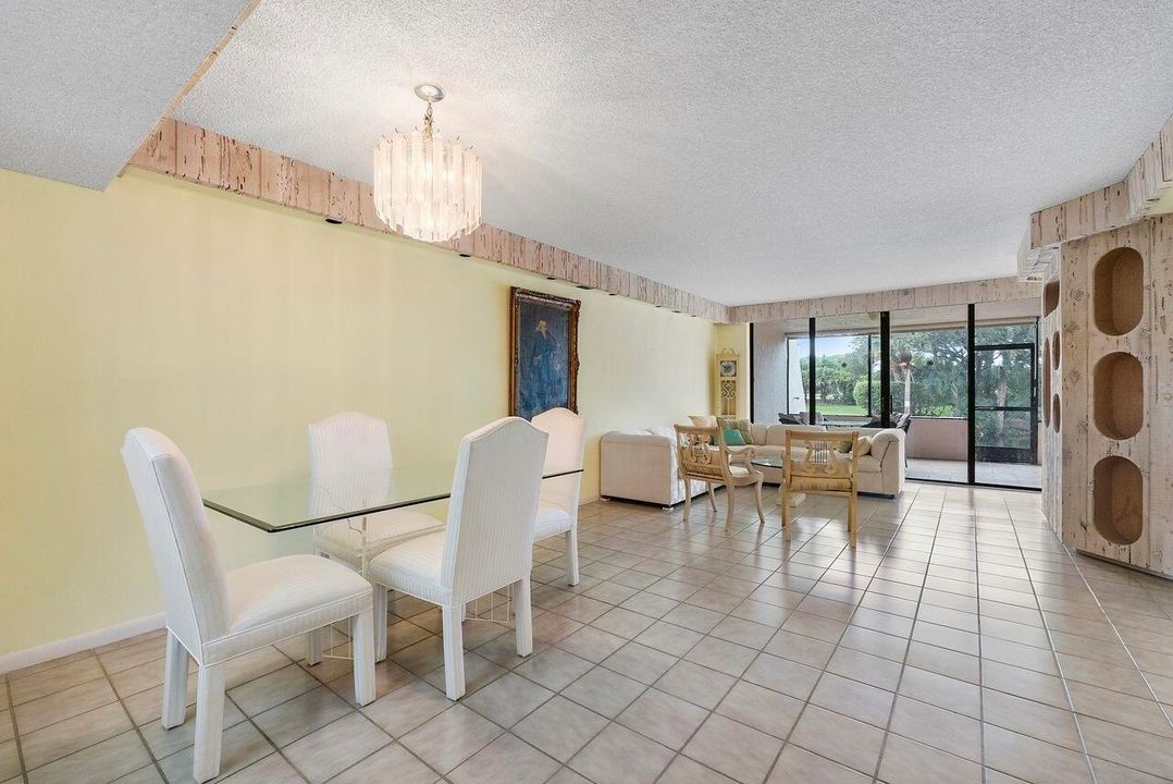 Active With Contract: $179,900 (2 beds, 2 baths, 1207 Square Feet)