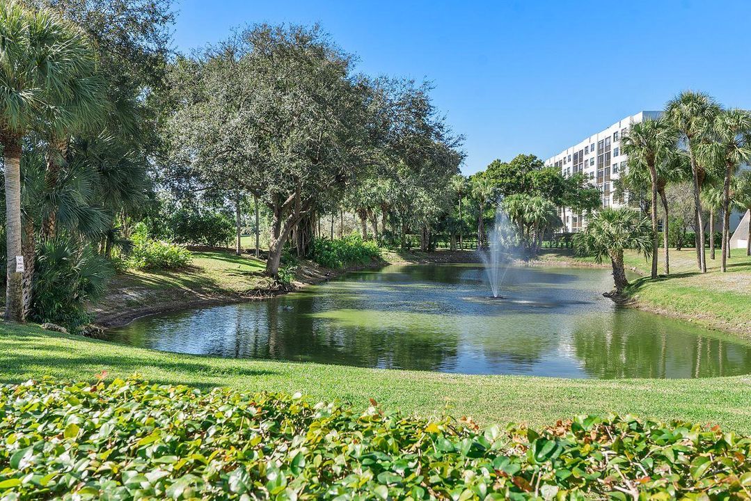 Active With Contract: $179,900 (2 beds, 2 baths, 1207 Square Feet)