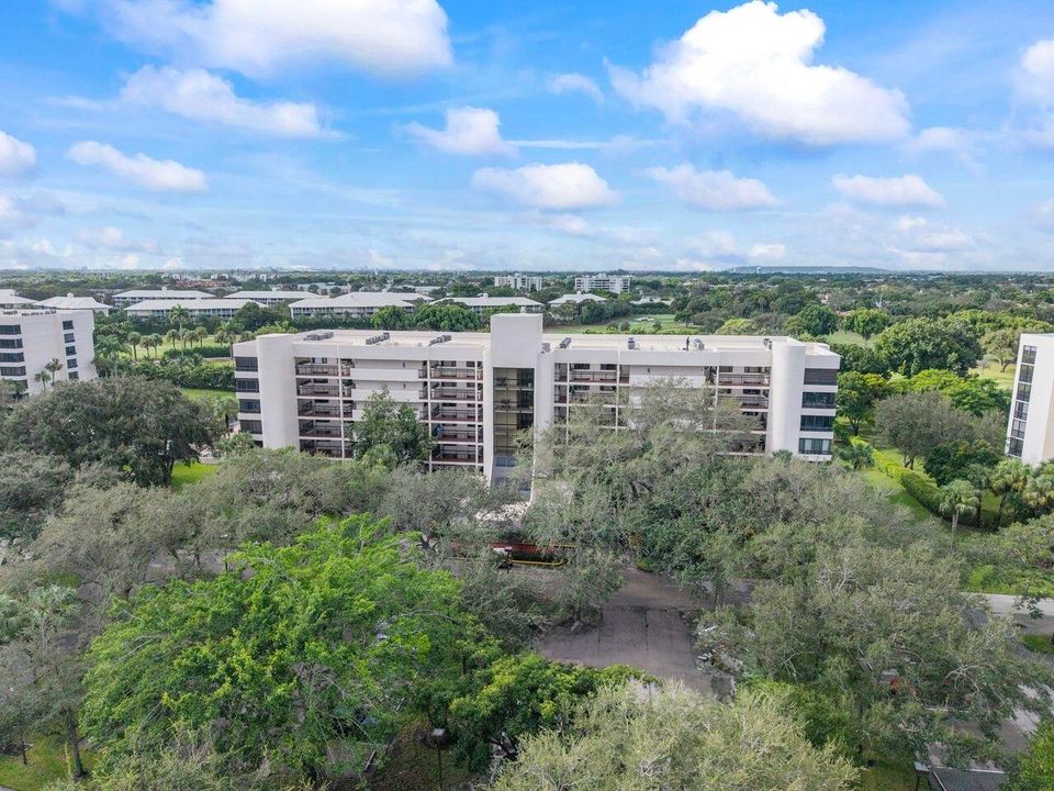 Active With Contract: $179,900 (2 beds, 2 baths, 1207 Square Feet)