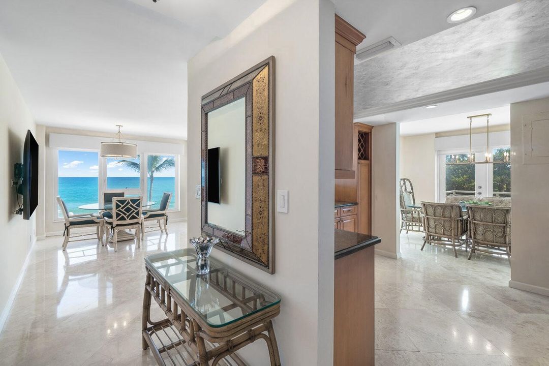 Под контрактом: $1,500,000 (3 спален, 2 ванн, 2102 Квадратных фут)