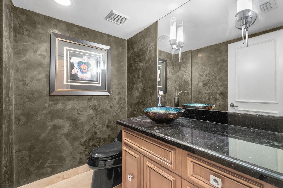 Под контрактом: $1,500,000 (3 спален, 2 ванн, 2102 Квадратных фут)