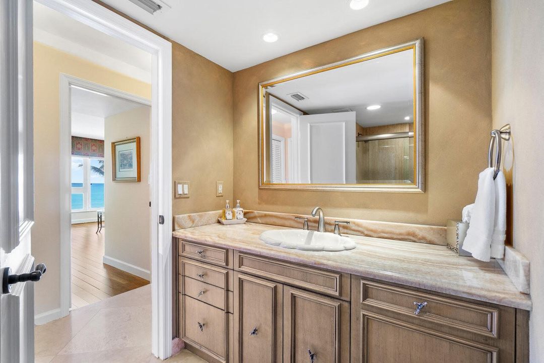 Под контрактом: $1,500,000 (3 спален, 2 ванн, 2102 Квадратных фут)