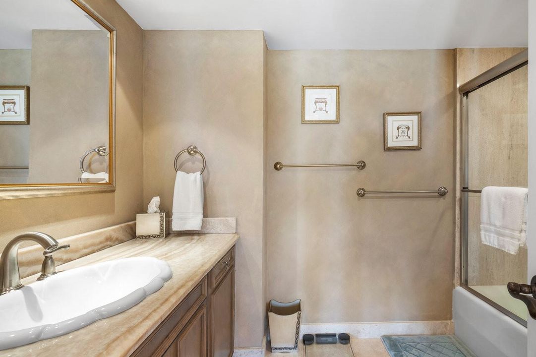 Под контрактом: $1,500,000 (3 спален, 2 ванн, 2102 Квадратных фут)