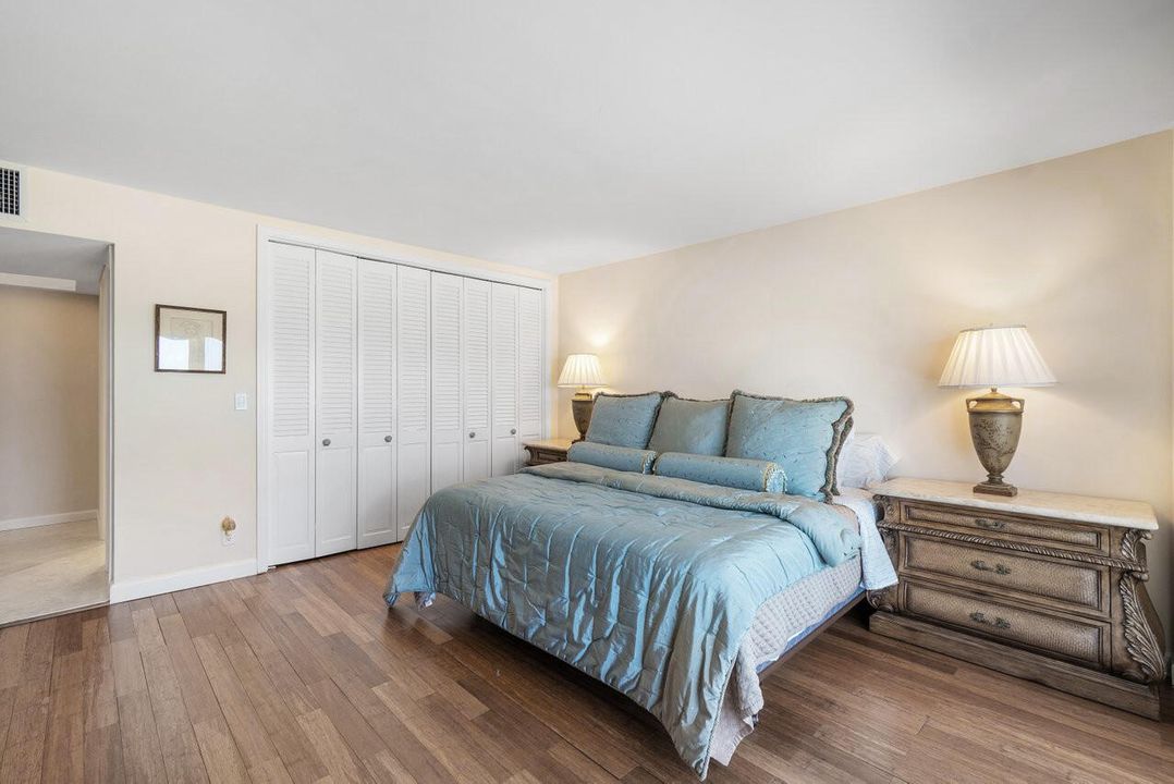 Под контрактом: $1,500,000 (3 спален, 2 ванн, 2102 Квадратных фут)