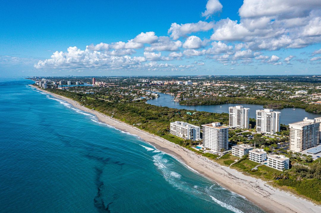 Под контрактом: $1,500,000 (3 спален, 2 ванн, 2102 Квадратных фут)