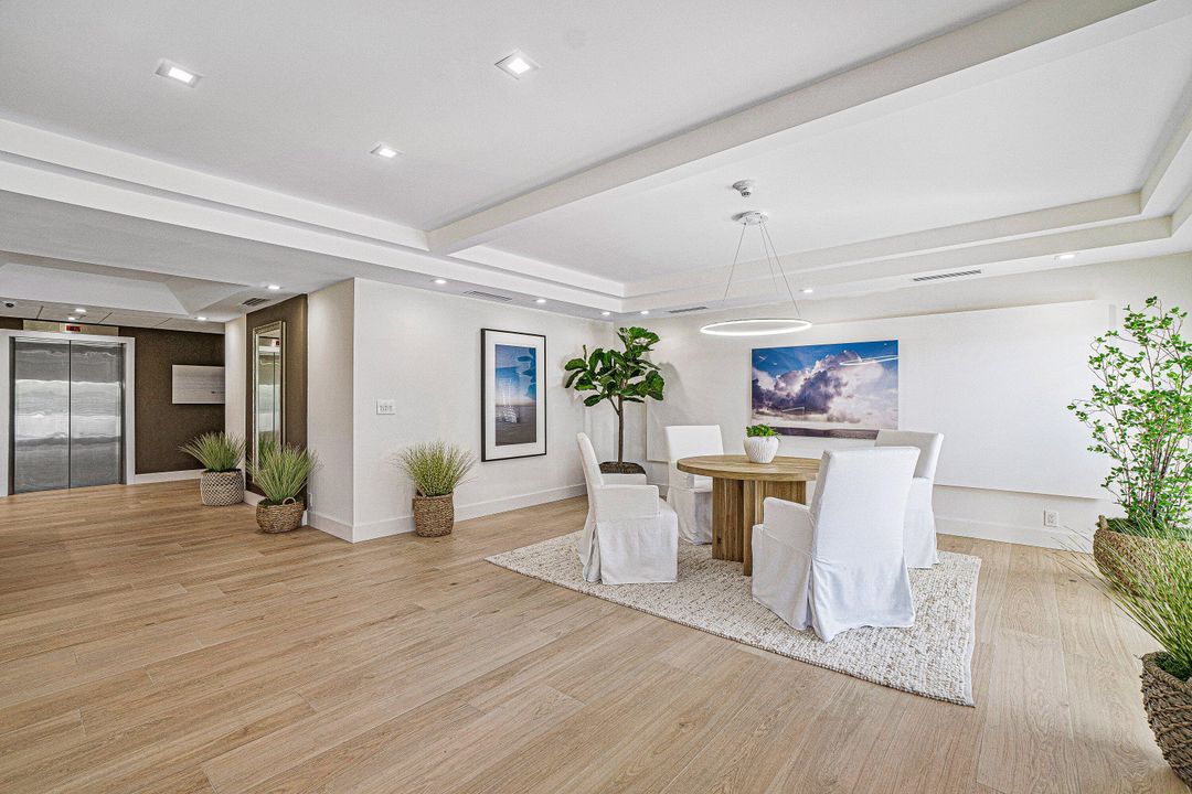 Под контрактом: $1,500,000 (3 спален, 2 ванн, 2102 Квадратных фут)