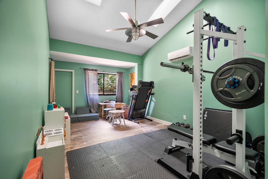 待售: $600,000 (4 贝兹, 2 浴室, 2416 平方英尺)