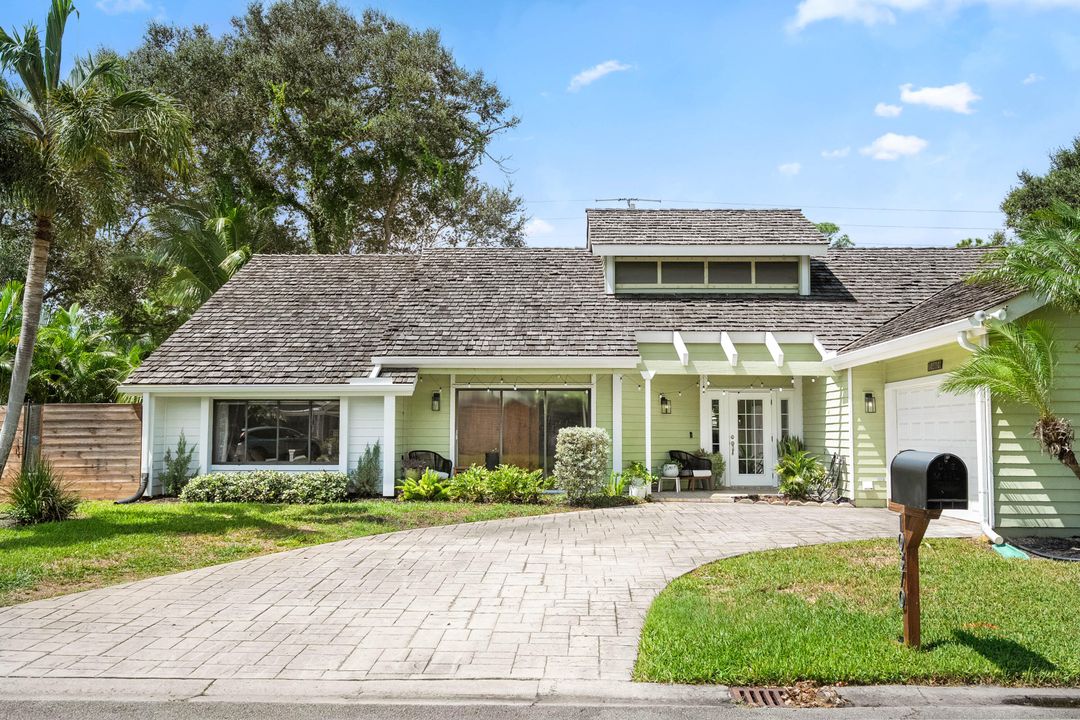 待售: $600,000 (4 贝兹, 2 浴室, 2416 平方英尺)