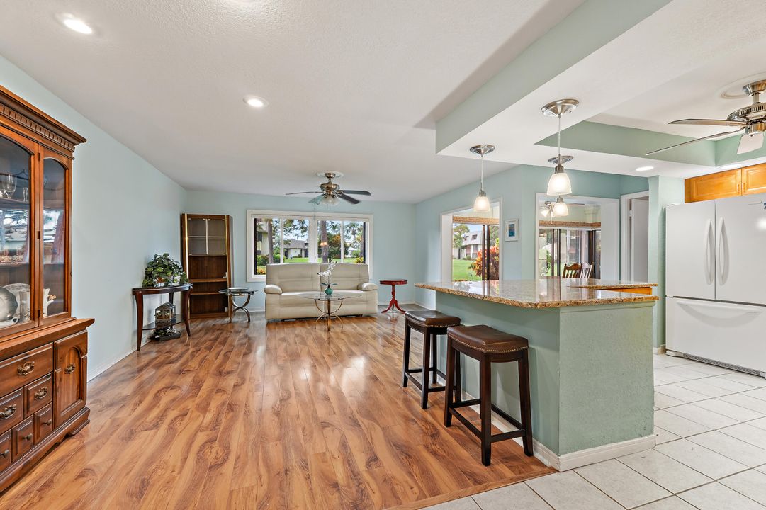 For Sale: $250,000 (2 beds, 2 baths, 1044 Square Feet)