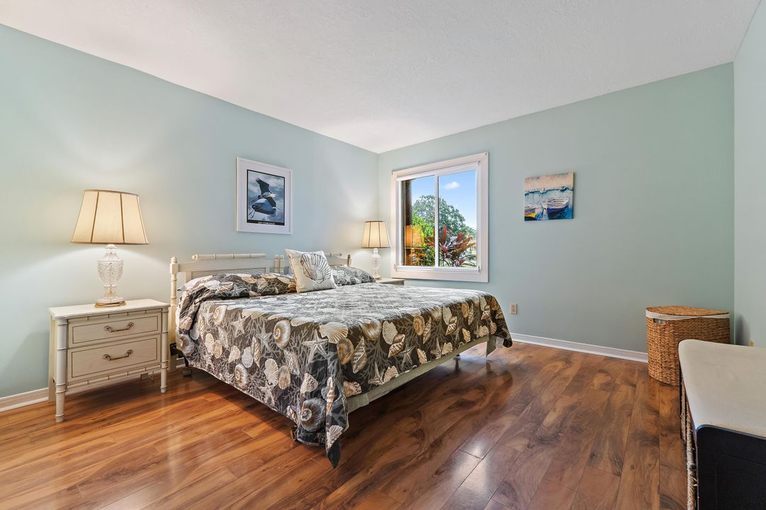 For Sale: $250,000 (2 beds, 2 baths, 1044 Square Feet)