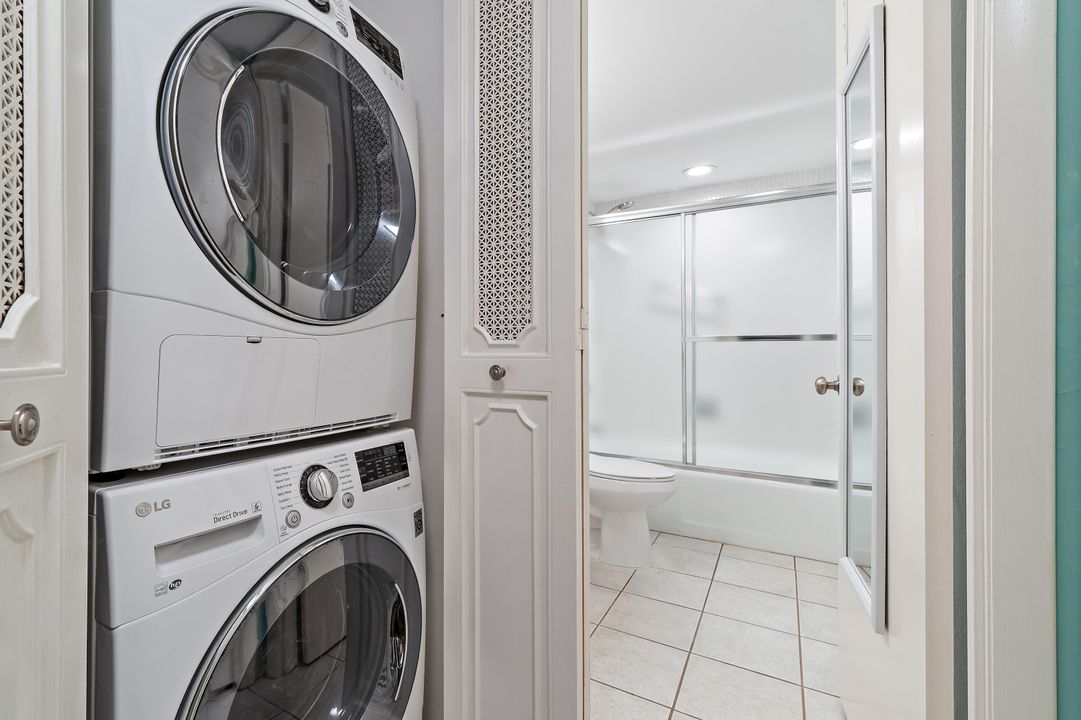 For Sale: $250,000 (2 beds, 2 baths, 1044 Square Feet)