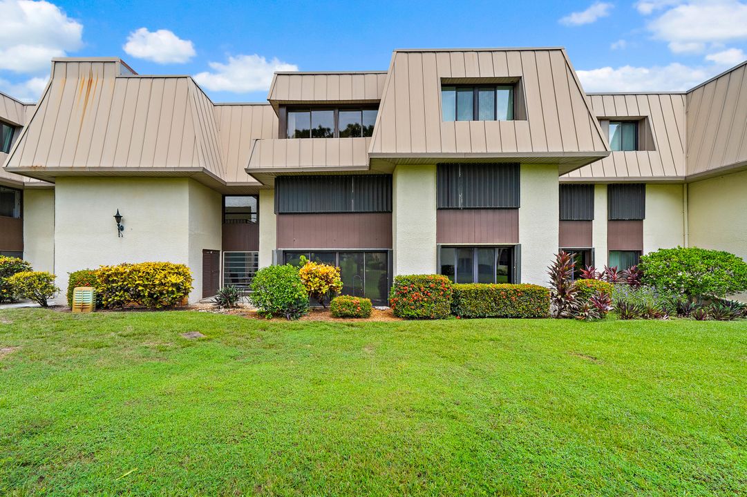 For Sale: $250,000 (2 beds, 2 baths, 1044 Square Feet)