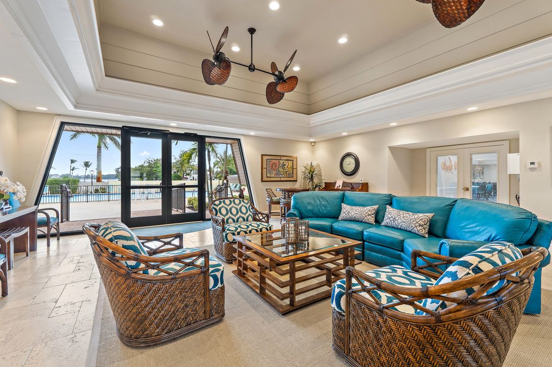 For Sale: $250,000 (2 beds, 2 baths, 1044 Square Feet)