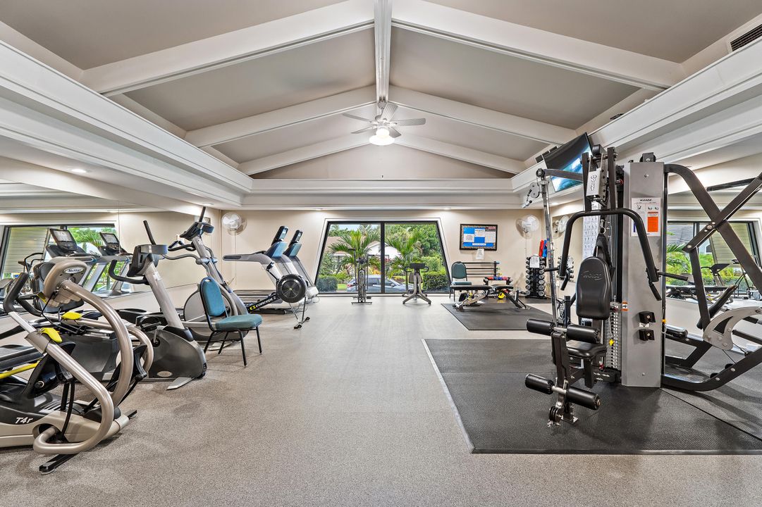 For Sale: $250,000 (2 beds, 2 baths, 1044 Square Feet)