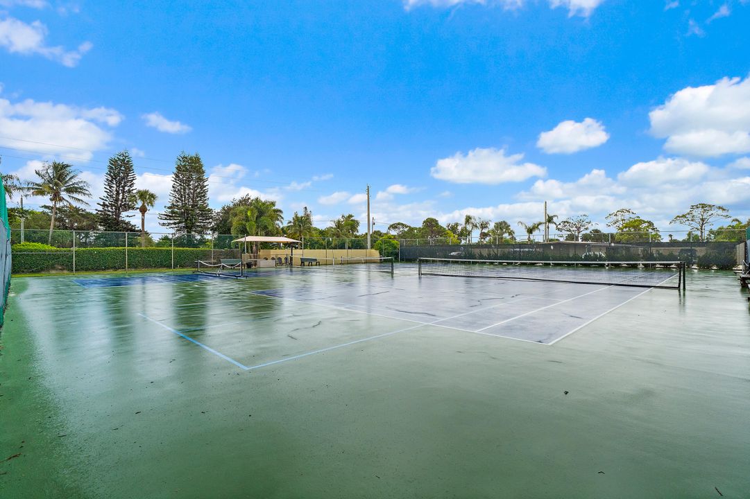 For Sale: $250,000 (2 beds, 2 baths, 1044 Square Feet)