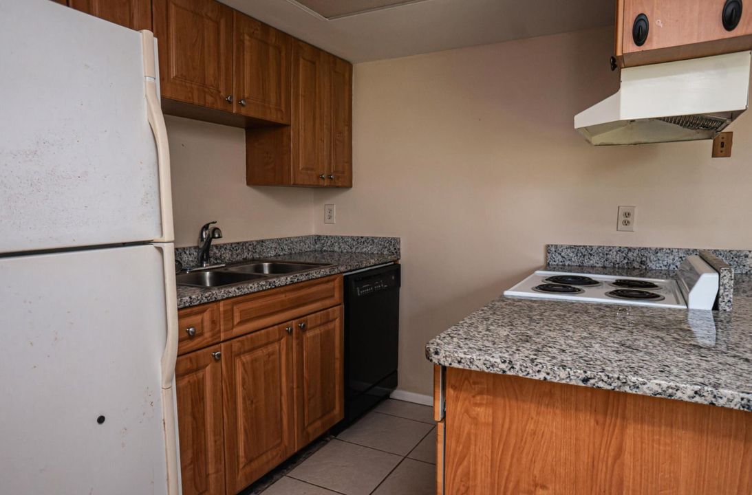 出租: $1,700 (2 贝兹, 1 浴室, 1000 平方英尺)