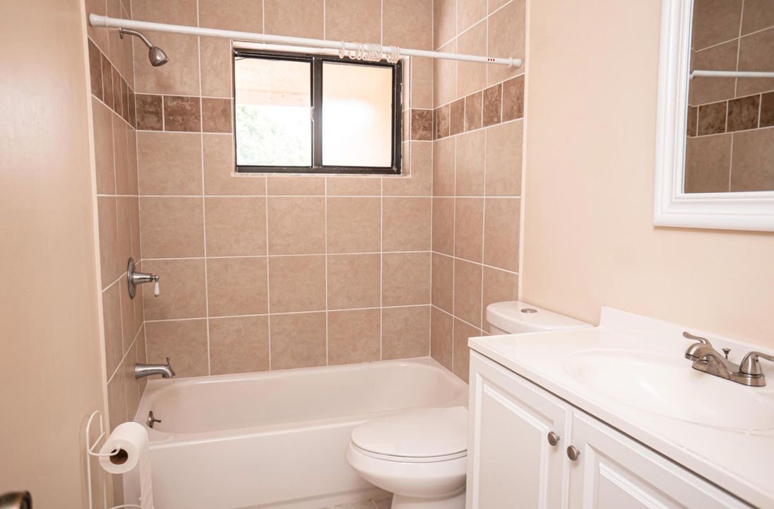 出租: $1,700 (2 贝兹, 1 浴室, 1000 平方英尺)