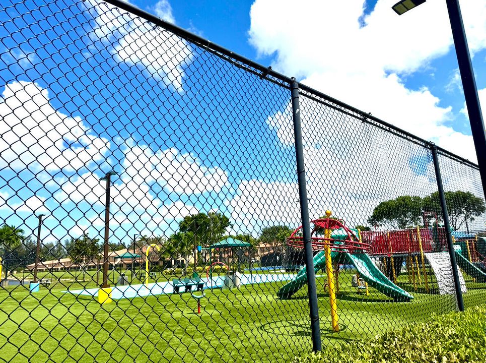 Active With Contract: $3,200 (3 beds, 2 baths, 1863 Square Feet)