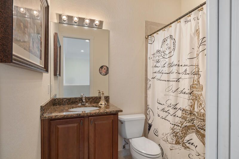 合同活跃: $699,000 (4 贝兹, 3 浴室, 3301 平方英尺)