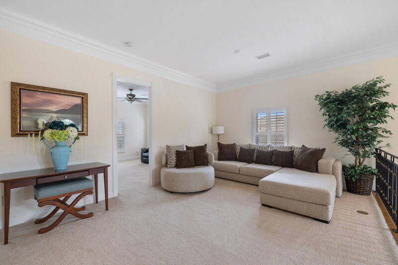 合同活跃: $699,000 (4 贝兹, 3 浴室, 3301 平方英尺)