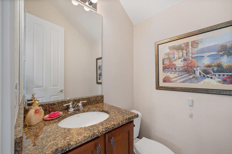 合同活跃: $699,000 (4 贝兹, 3 浴室, 3301 平方英尺)