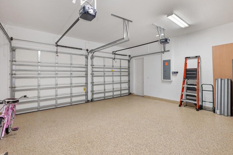 合同活跃: $699,000 (4 贝兹, 3 浴室, 3301 平方英尺)