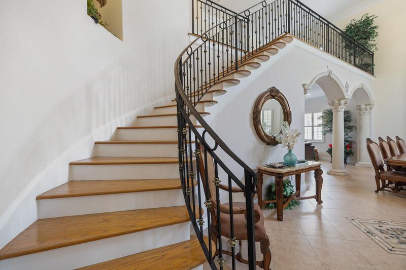 合同活跃: $699,000 (4 贝兹, 3 浴室, 3301 平方英尺)