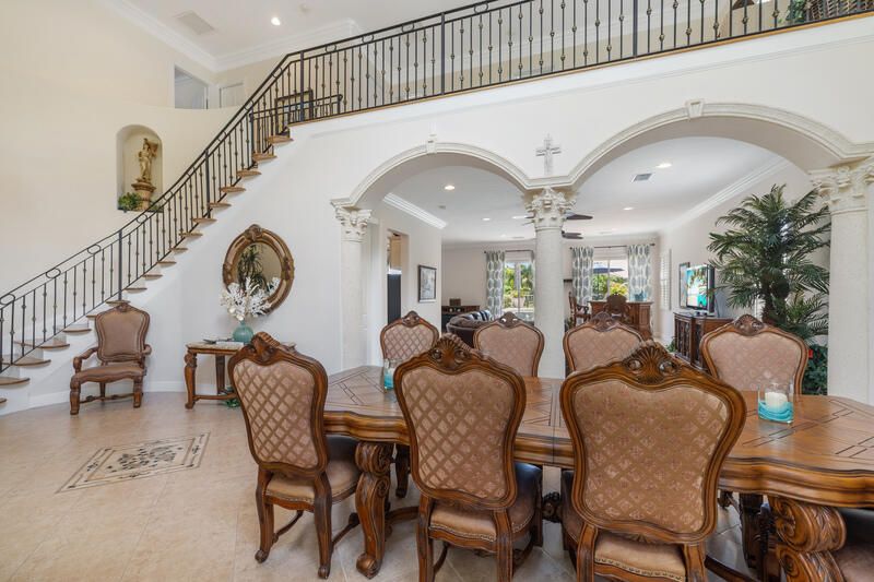 合同活跃: $699,000 (4 贝兹, 3 浴室, 3301 平方英尺)