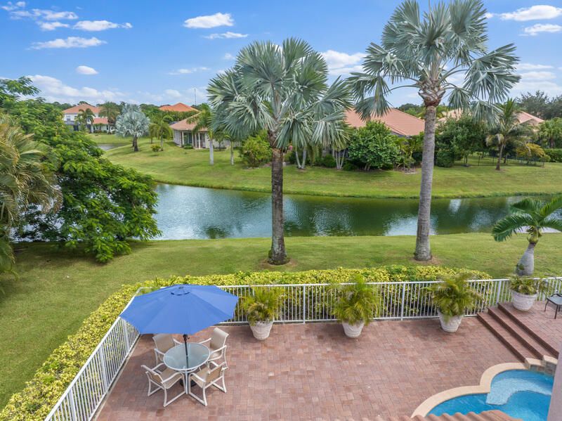 合同活跃: $699,000 (4 贝兹, 3 浴室, 3301 平方英尺)