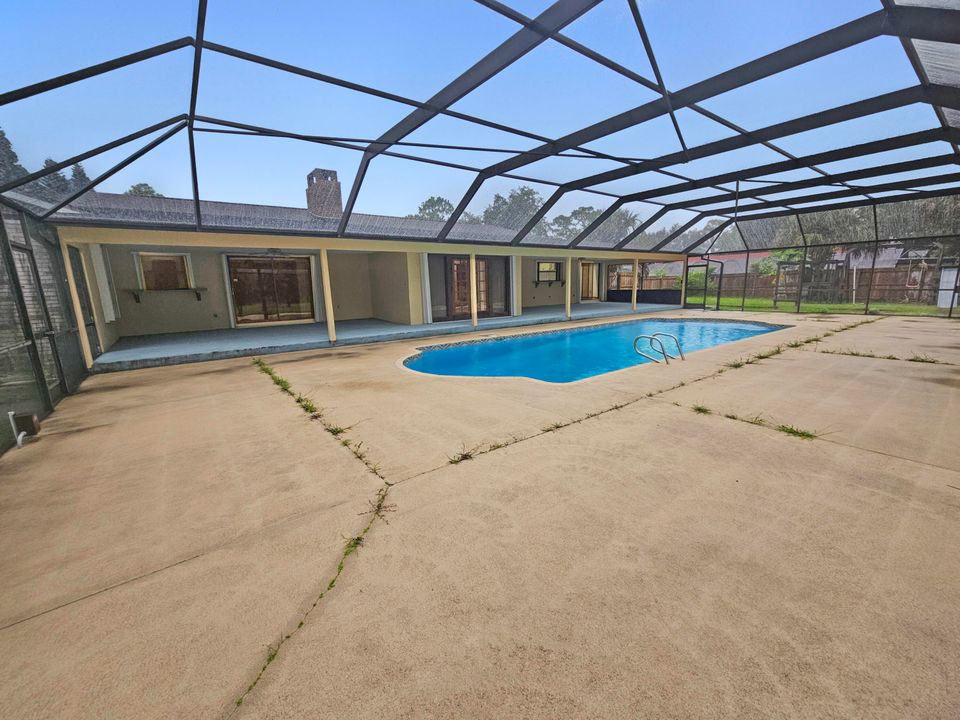 Active With Contract: $600,000 (4 beds, 3 baths, 3143 Square Feet)