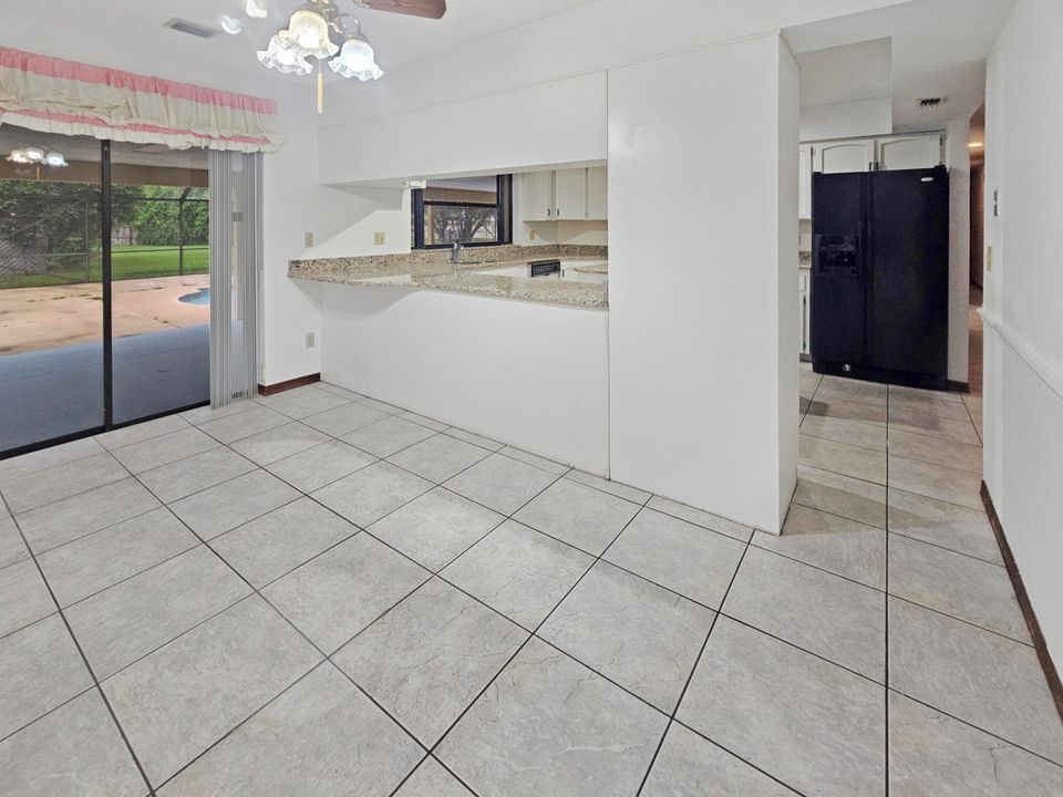 Active With Contract: $600,000 (4 beds, 3 baths, 3143 Square Feet)