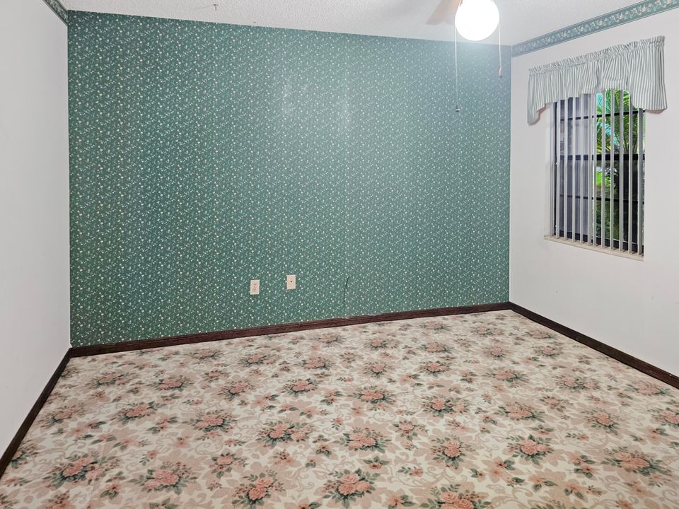 Active With Contract: $600,000 (4 beds, 3 baths, 3143 Square Feet)