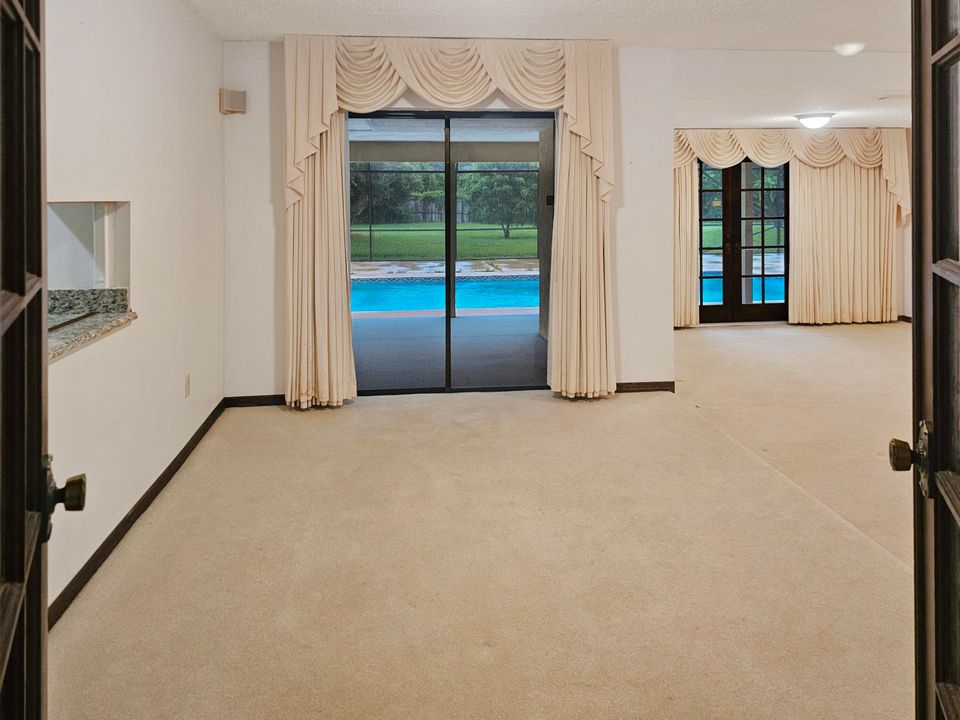 Active With Contract: $600,000 (4 beds, 3 baths, 3143 Square Feet)