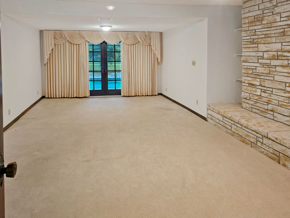 Active With Contract: $600,000 (4 beds, 3 baths, 3143 Square Feet)