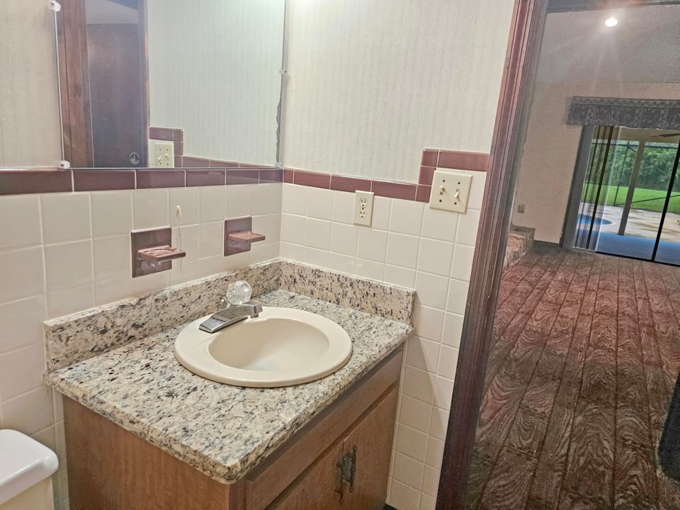 Active With Contract: $600,000 (4 beds, 3 baths, 3143 Square Feet)