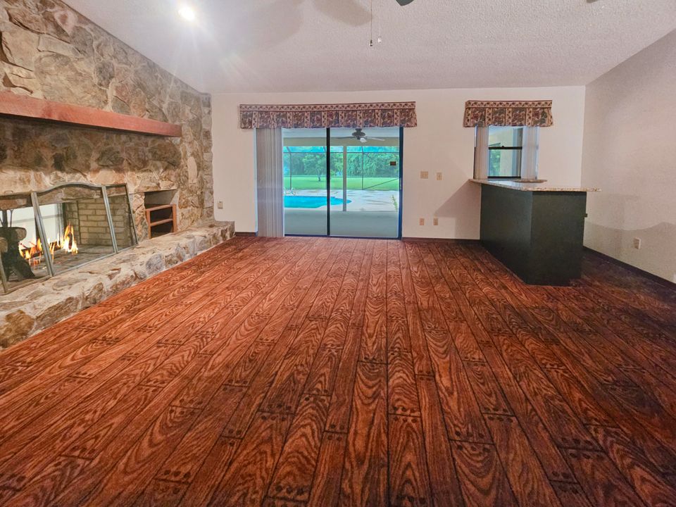 Active With Contract: $600,000 (4 beds, 3 baths, 3143 Square Feet)