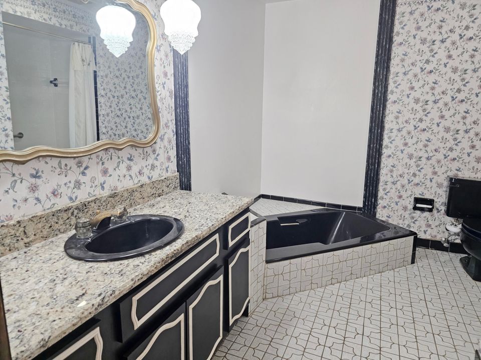 Active With Contract: $600,000 (4 beds, 3 baths, 3143 Square Feet)