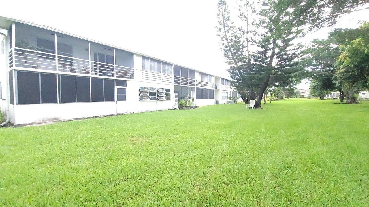 Под контрактом: $59,900 (1 спален, 1 ванн, 570 Квадратных фут)