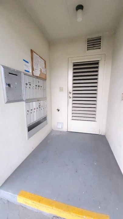 Под контрактом: $59,900 (1 спален, 1 ванн, 570 Квадратных фут)