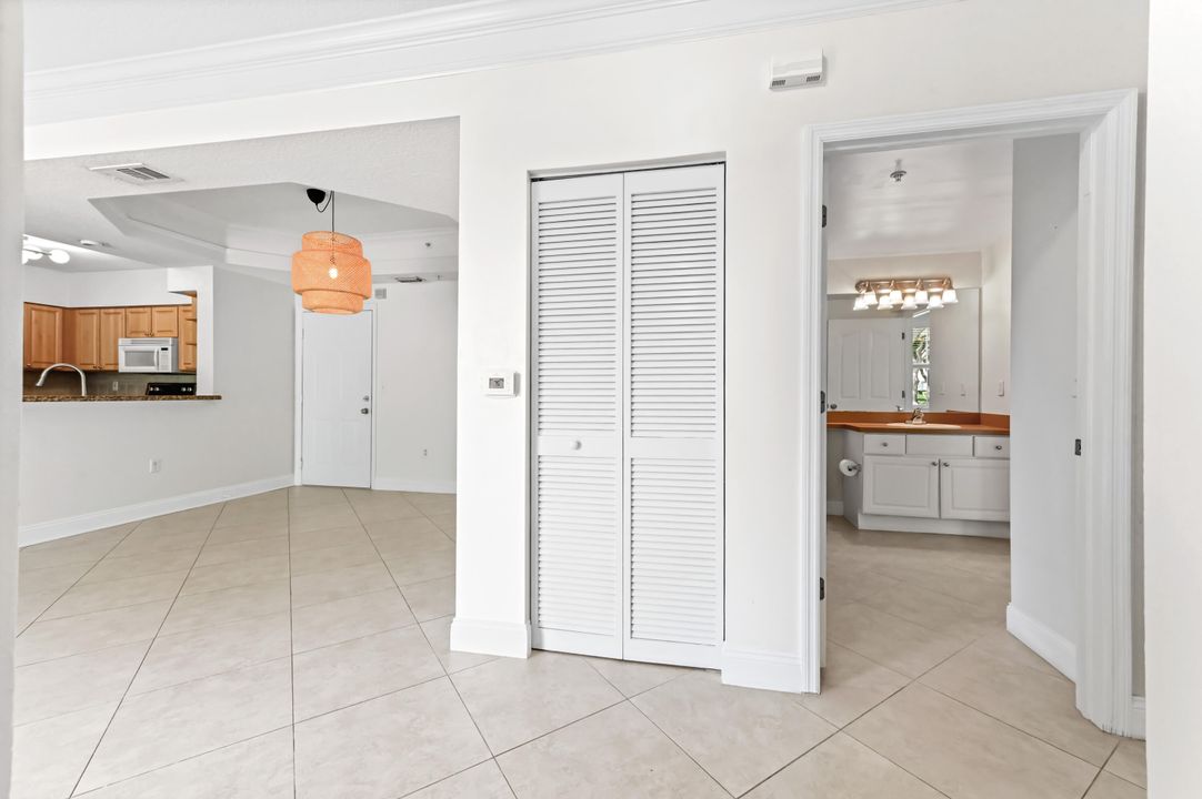 合同活跃: $365,000 (2 贝兹, 2 浴室, 1058 平方英尺)