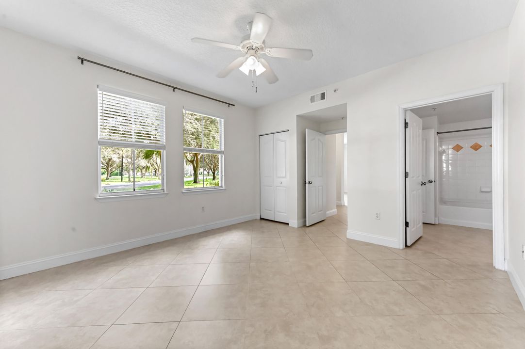 合同活跃: $365,000 (2 贝兹, 2 浴室, 1058 平方英尺)