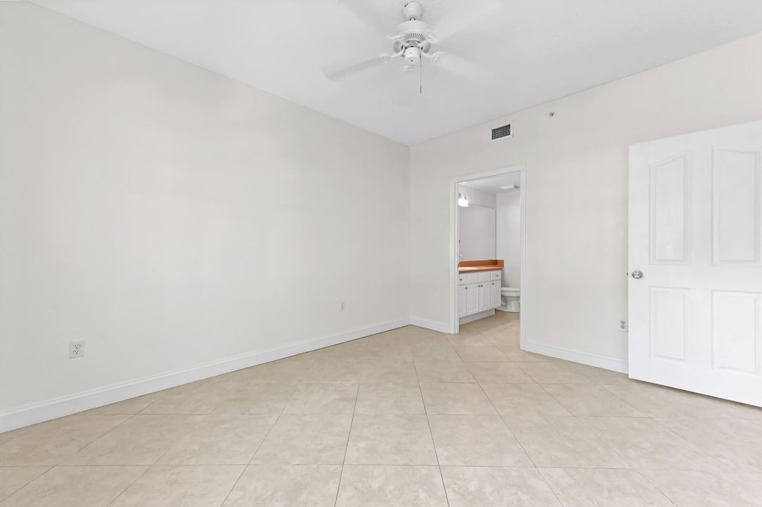 合同活跃: $365,000 (2 贝兹, 2 浴室, 1058 平方英尺)