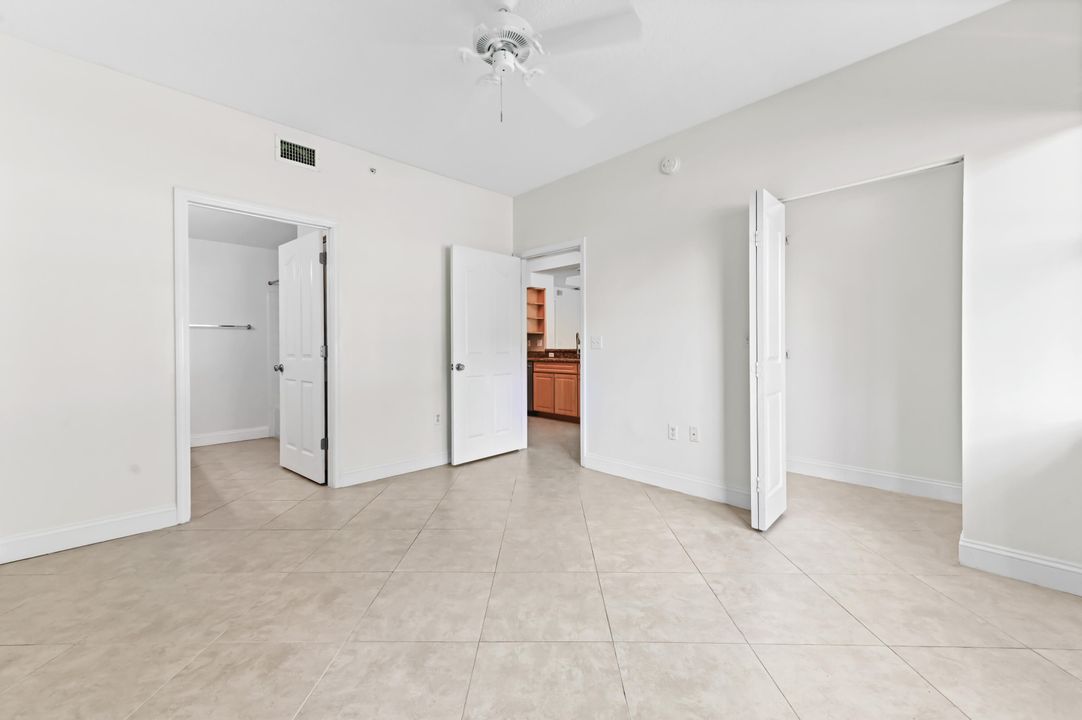 合同活跃: $365,000 (2 贝兹, 2 浴室, 1058 平方英尺)