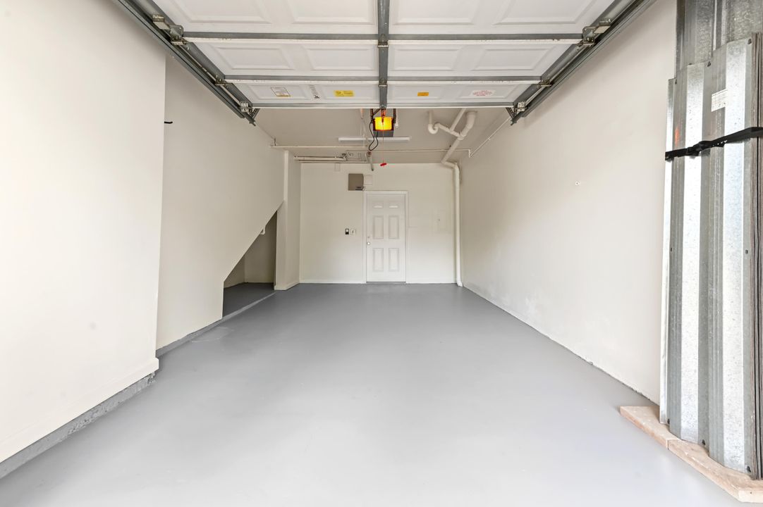 合同活跃: $365,000 (2 贝兹, 2 浴室, 1058 平方英尺)