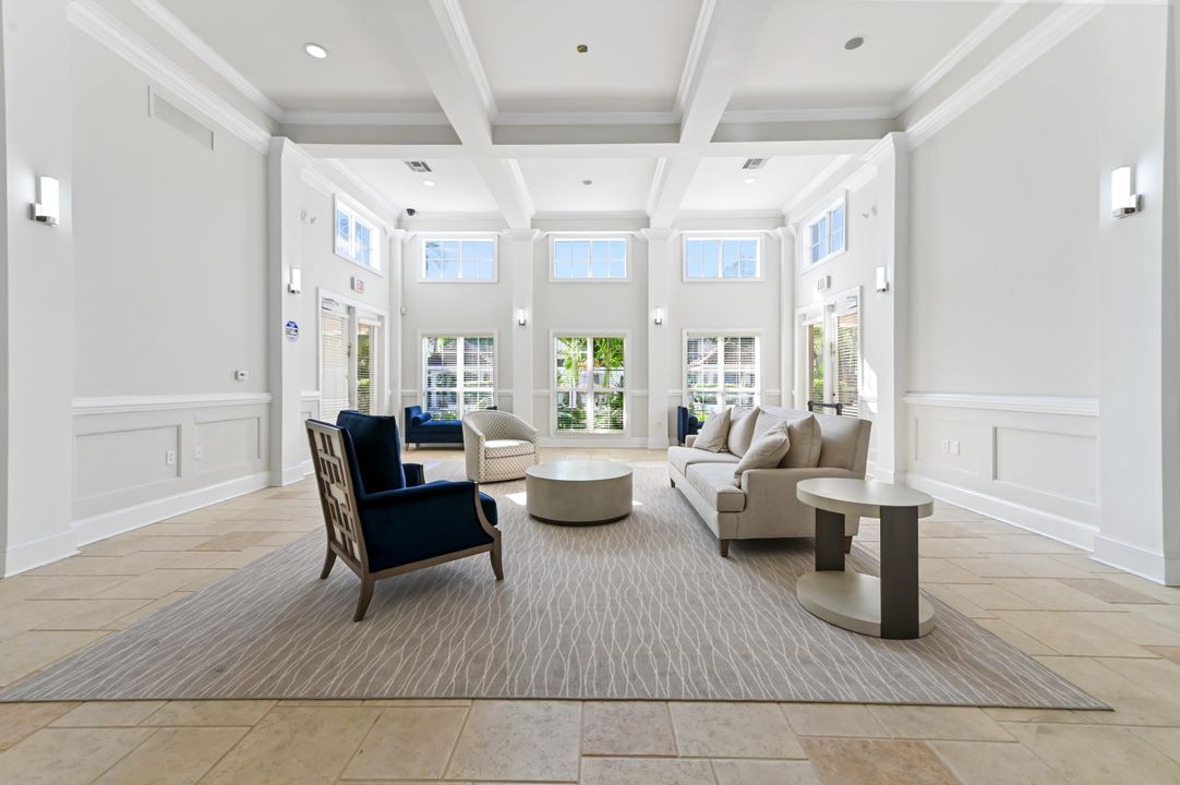 合同活跃: $365,000 (2 贝兹, 2 浴室, 1058 平方英尺)