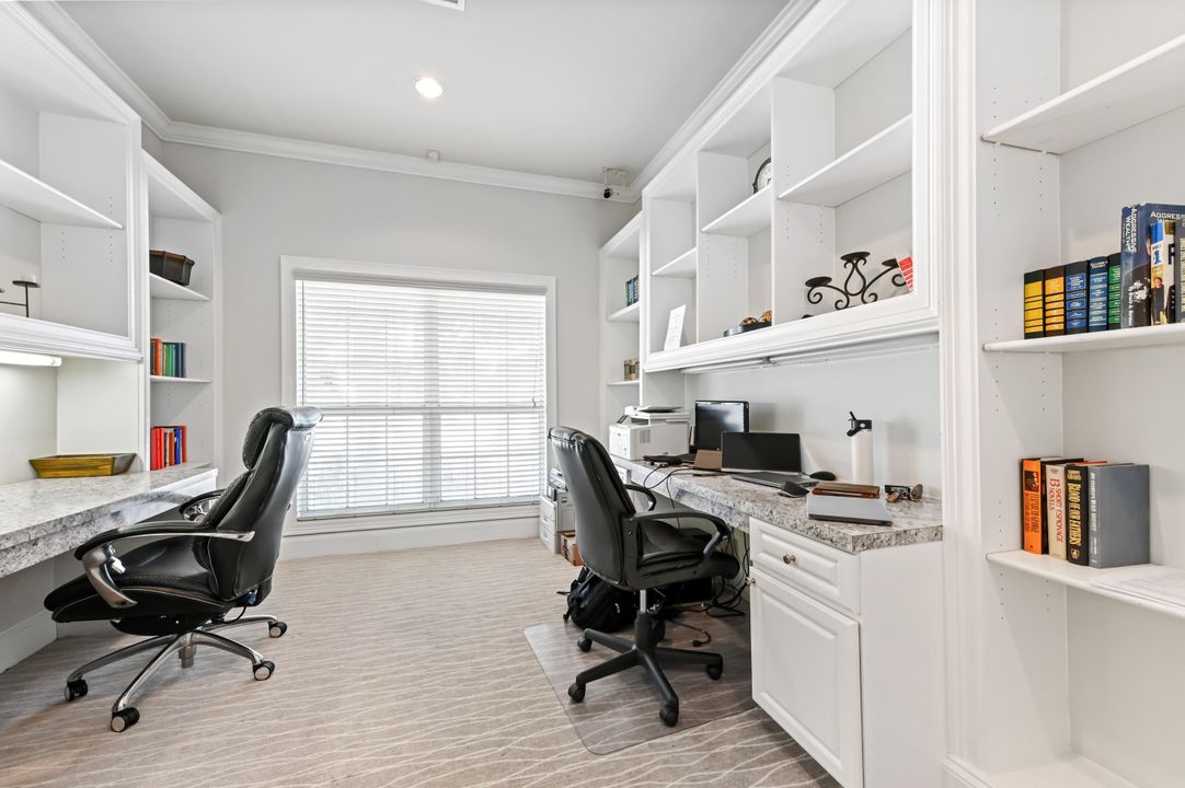 合同活跃: $365,000 (2 贝兹, 2 浴室, 1058 平方英尺)