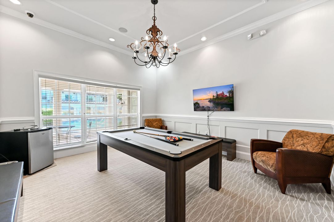 合同活跃: $365,000 (2 贝兹, 2 浴室, 1058 平方英尺)